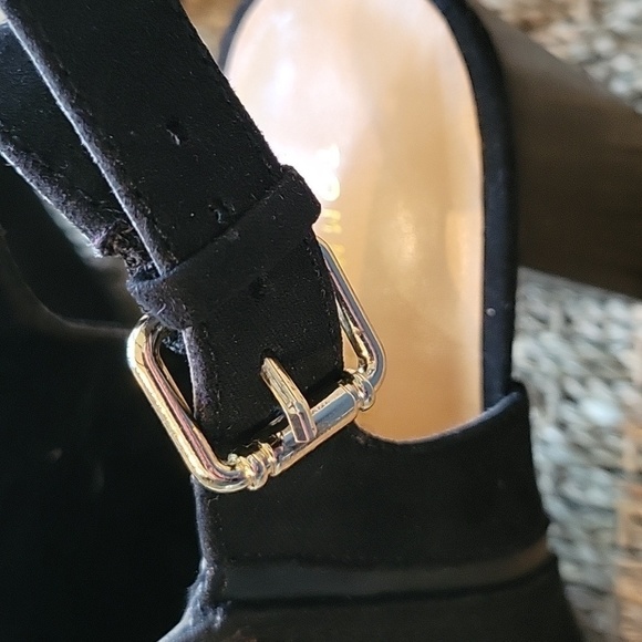 Tommy Hilfiger black suede slingback heels. Size is 6M - Picture 8 of 8